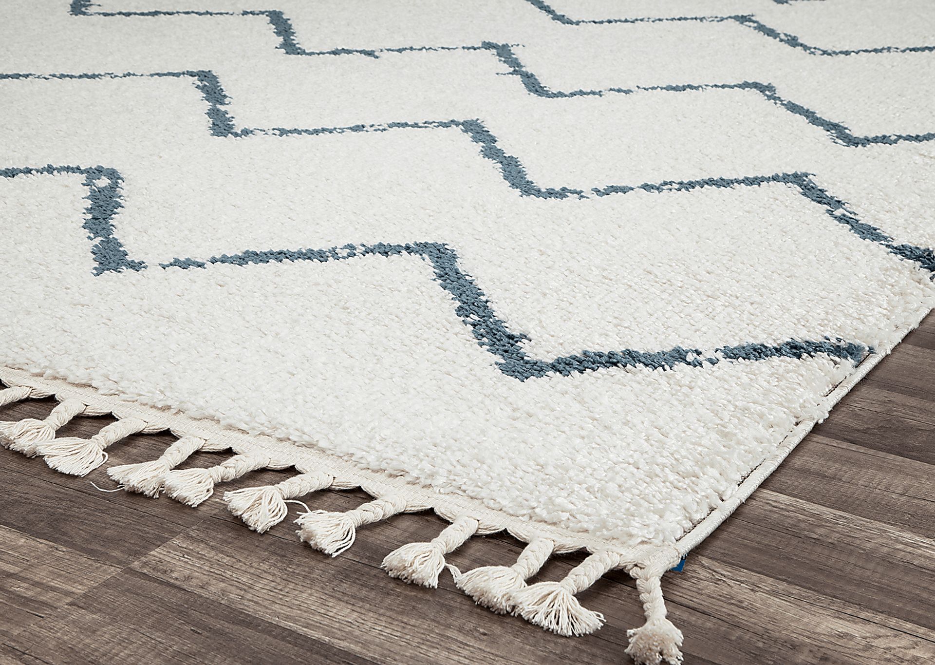 CosmoLiving By Cosmopolitan Lisara White 5' x 7' Rug - Image 4