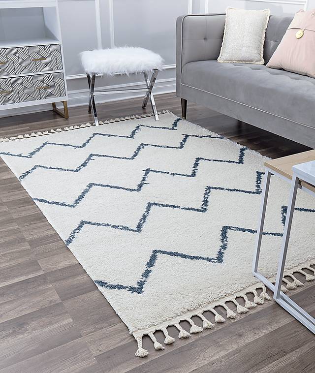 CosmoLiving By Cosmopolitan Lisara White 5' x 7' Rug - Thumbnail - Image 5