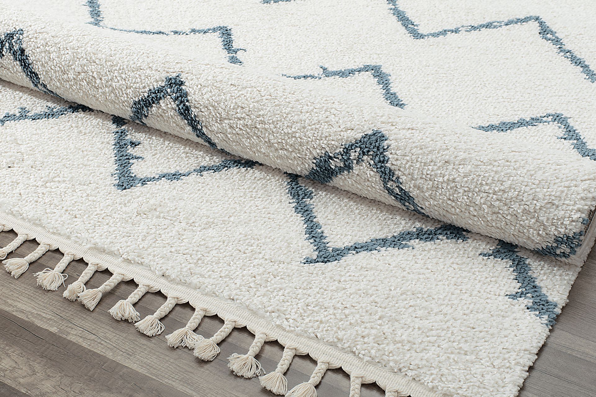 CosmoLiving By Cosmopolitan Lisara White 8' x 10' Rug - Image 3