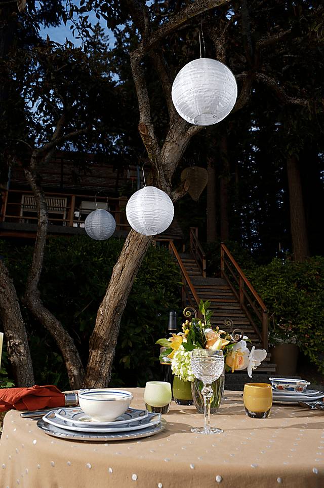 Lita White Outdoor Solar Lantern - Thumbnail - Image 3