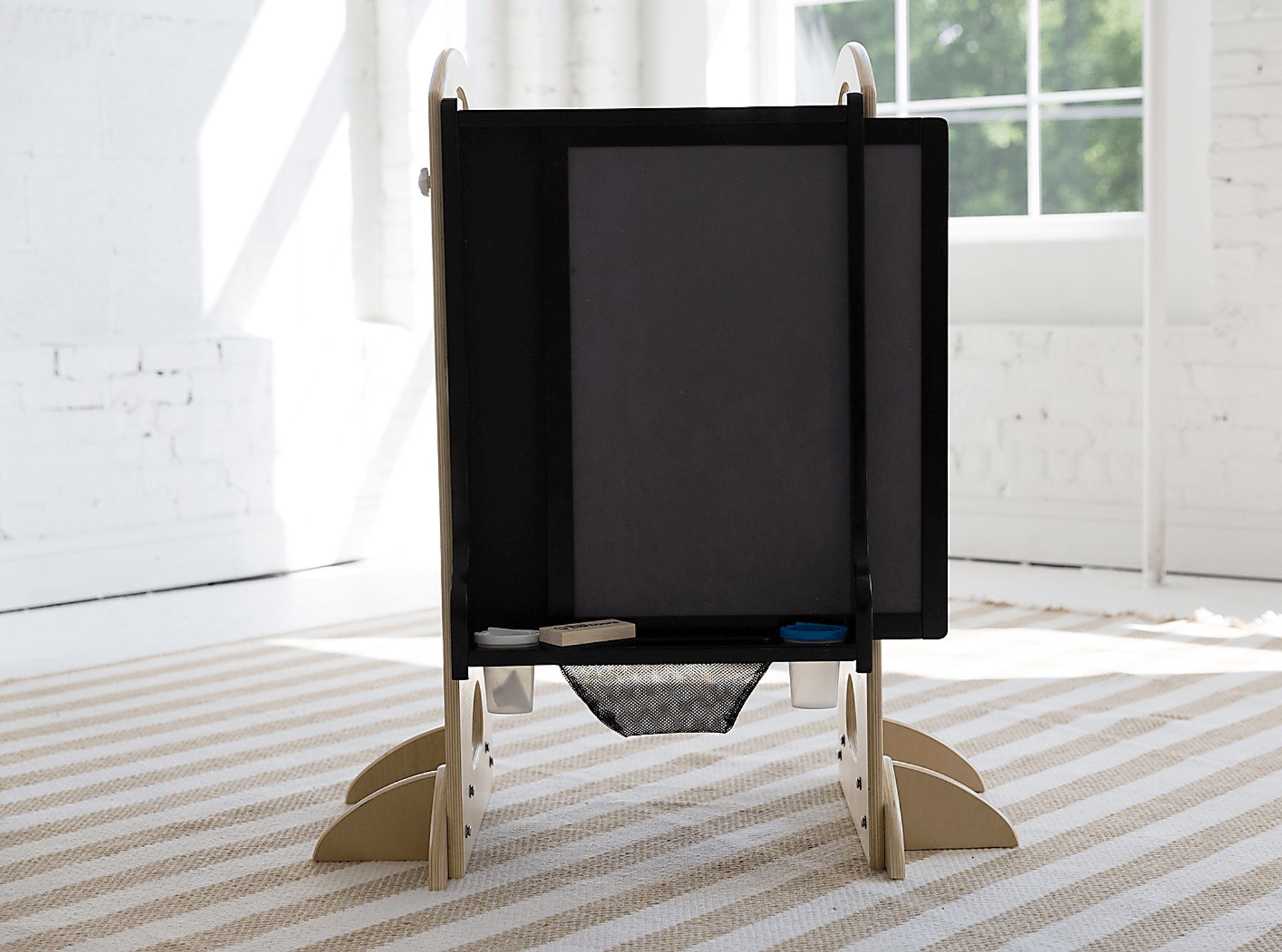 Little Partners Black Learning Tower with Learn and Share Easel - Image 4