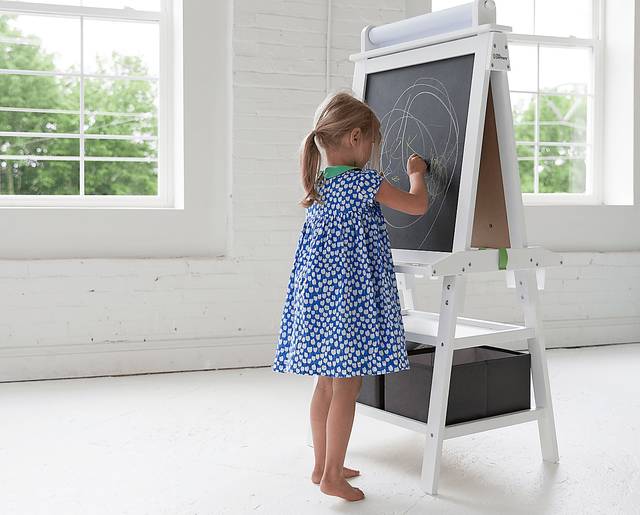 Little Partners Espresso Deluxe Learn and Play Art Center Easel - Thumbnail - Image 3
