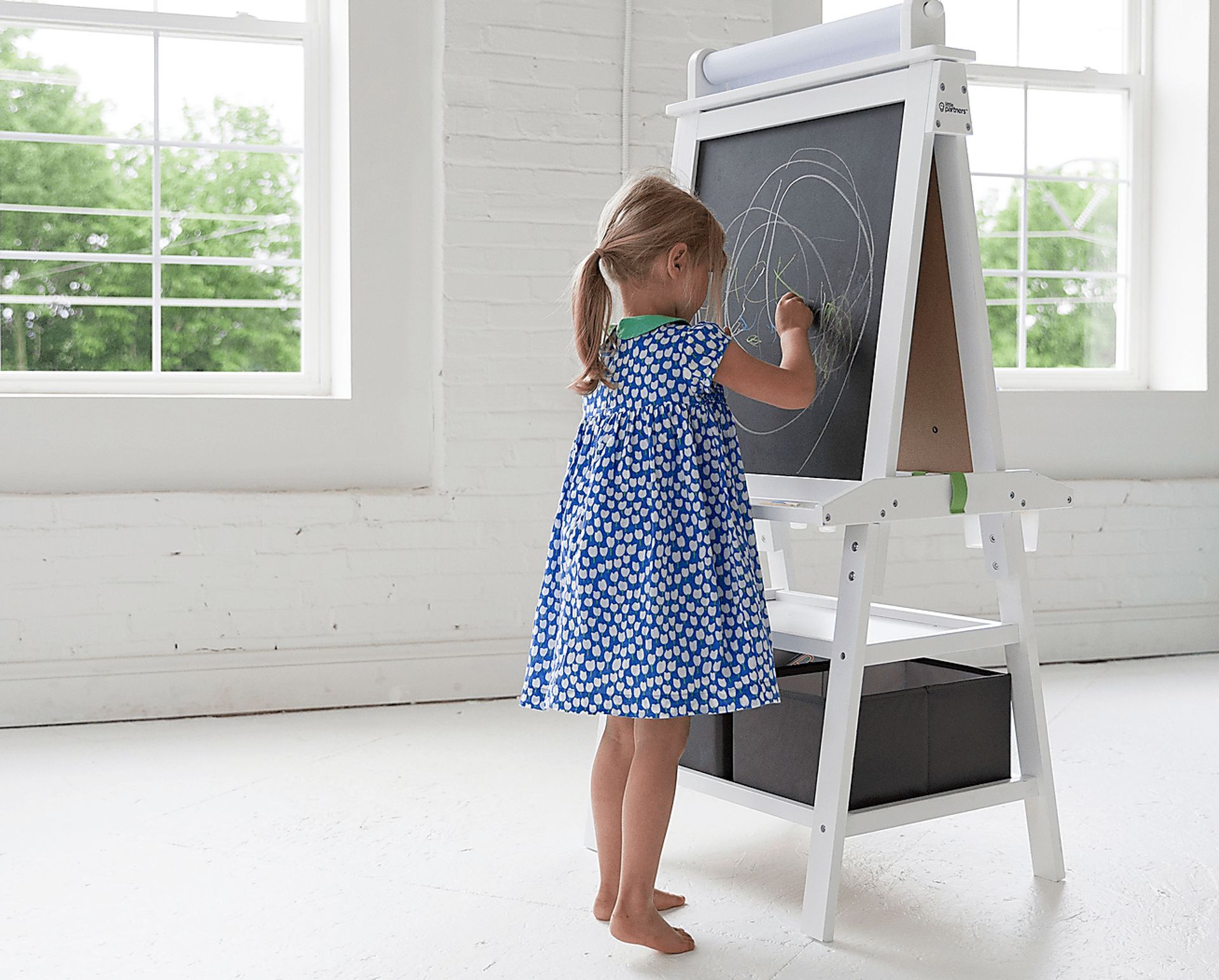 Little Partners Espresso Deluxe Learn and Play Art Center Easel - Image 3