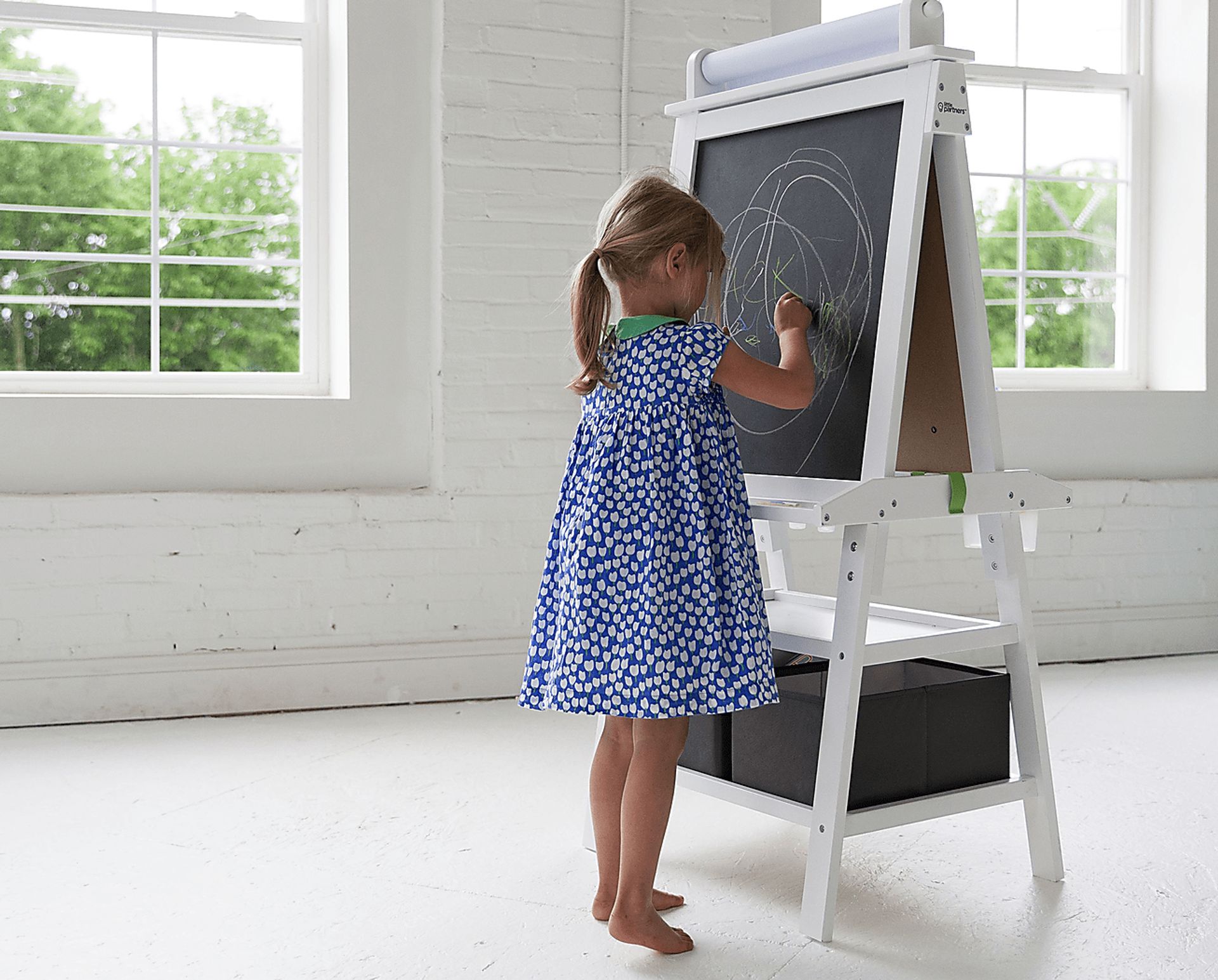 Little Partners Gray Deluxe Learn and Play Art Center Easel - Image 4