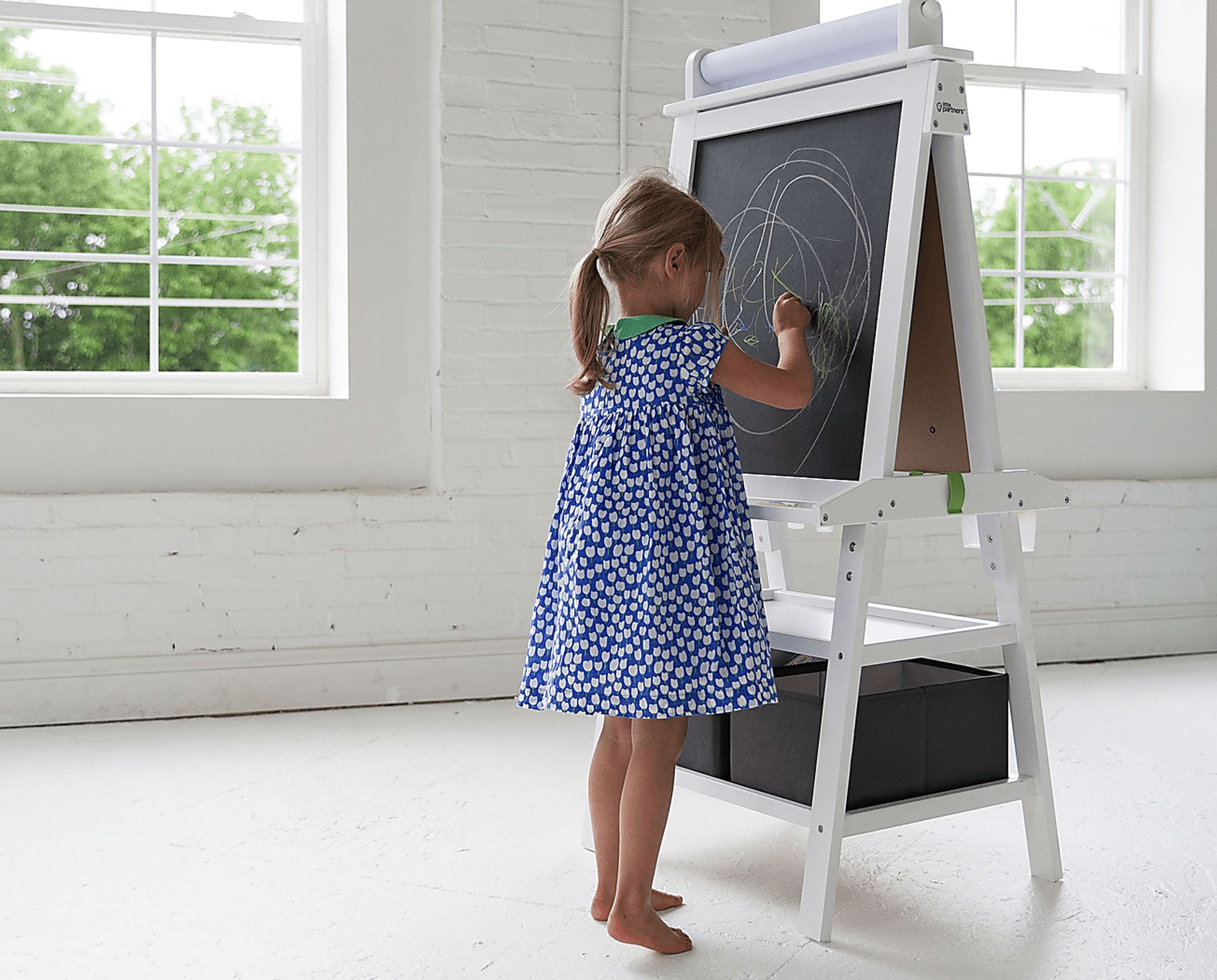 Little Partners Natural Deluxe Learn and Play Art Center Easel - Image 3