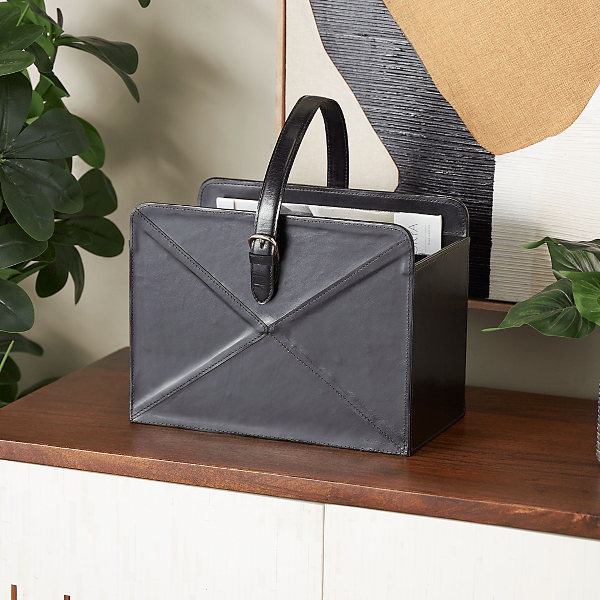 Logari Black Magazine Holder - Image 2