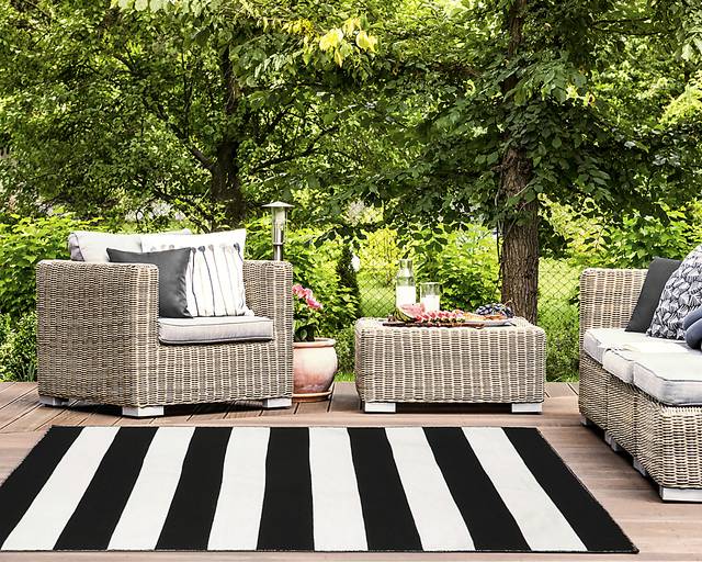 Lorahorn Black 5' x 7'6 Indoor/Outdoor Rug - Thumbnail - Image 2