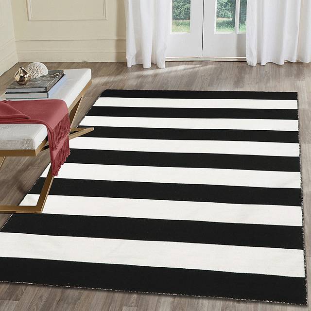 Lorahorn Black 5' x 7'6 Indoor/Outdoor Rug - Thumbnail - Image 3