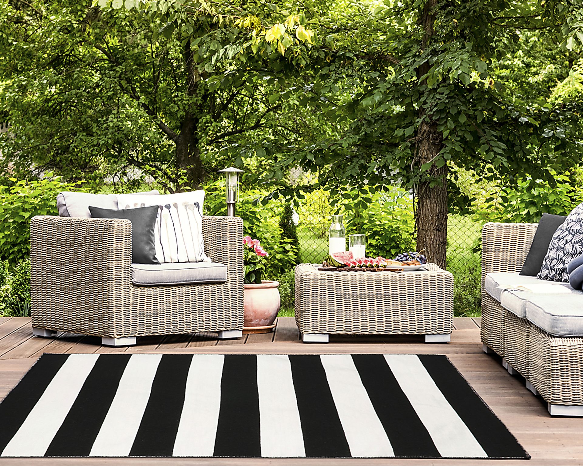 Lorahorn Black 7'6 x 9'6 Indoor/Outdoor Rug - Image 2