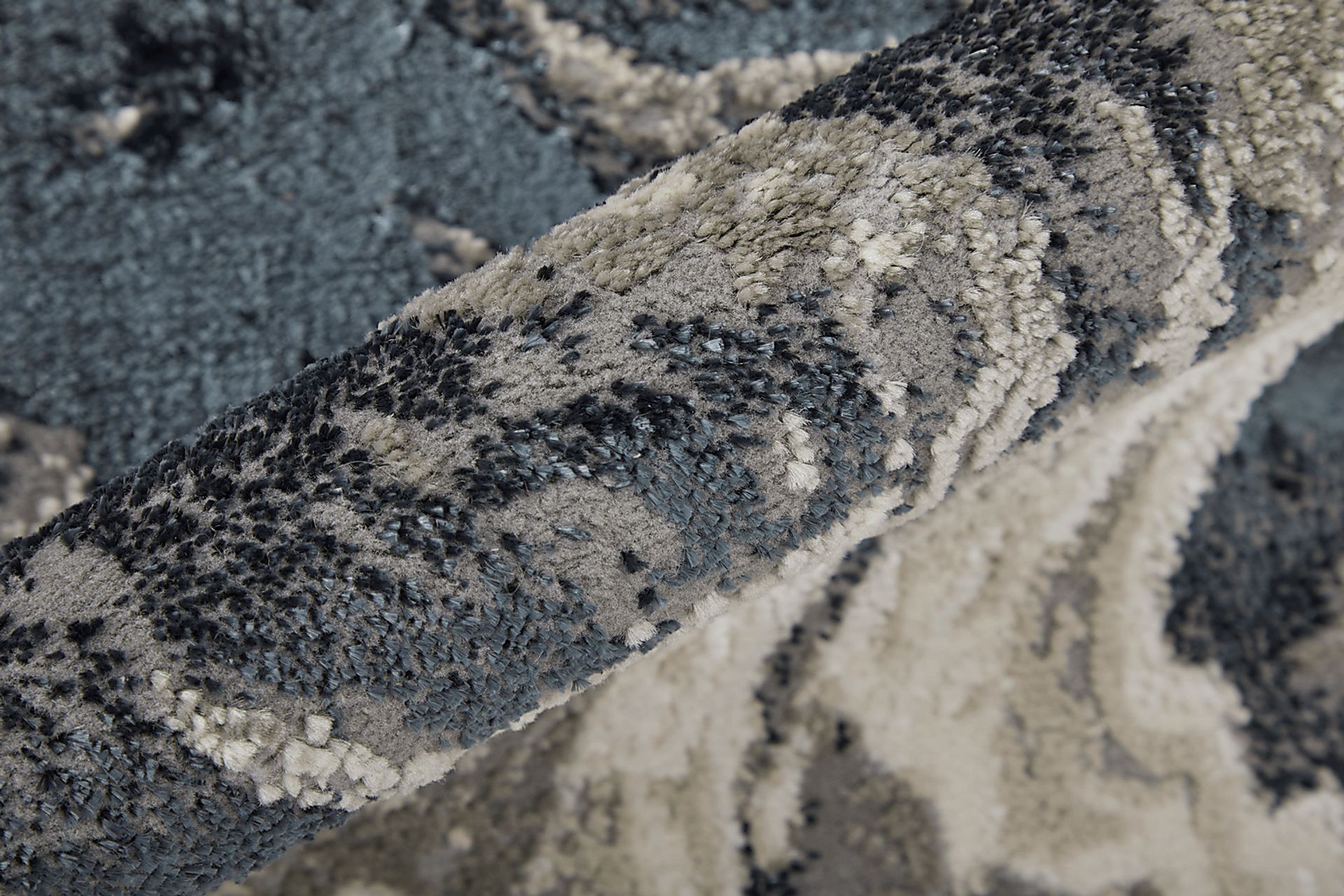Lorera Ivory/Black 6'7 x 9'6 Rug - Image 7