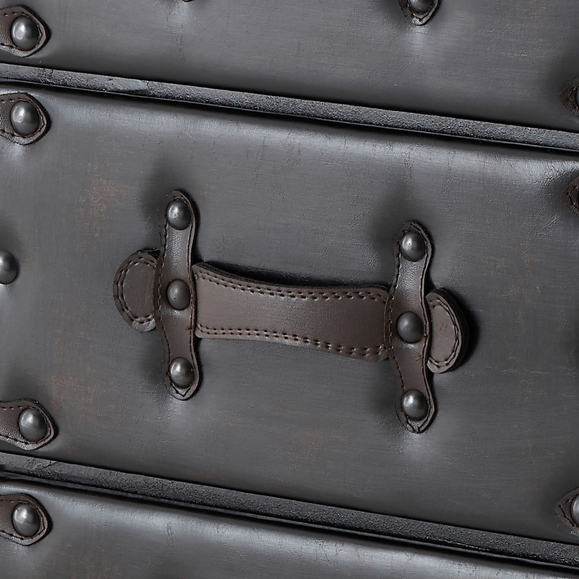 Lucentwood Black Chest - Image 9