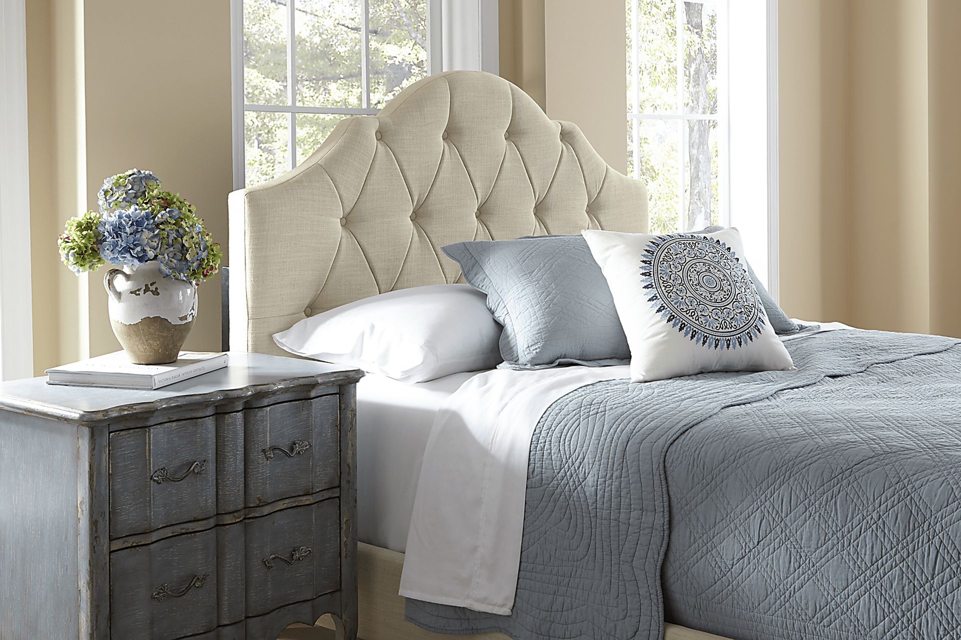 Luella Linen Queen Upholstered Bed - Image 2