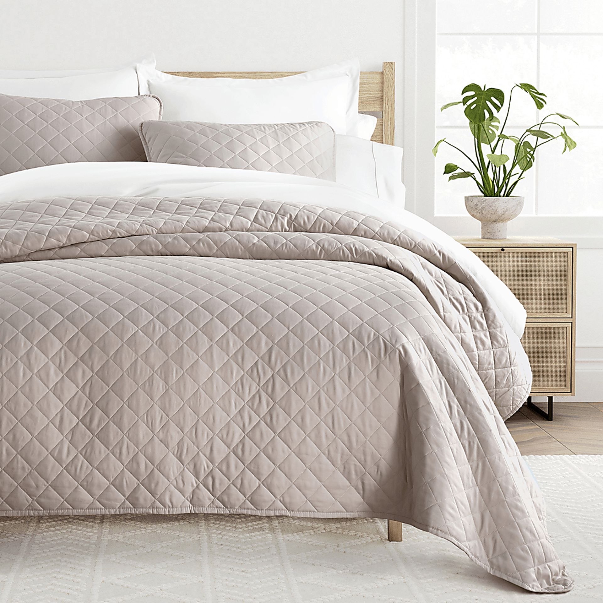 Lulldale Brown 3 Pc King Quilt Set - Image 3