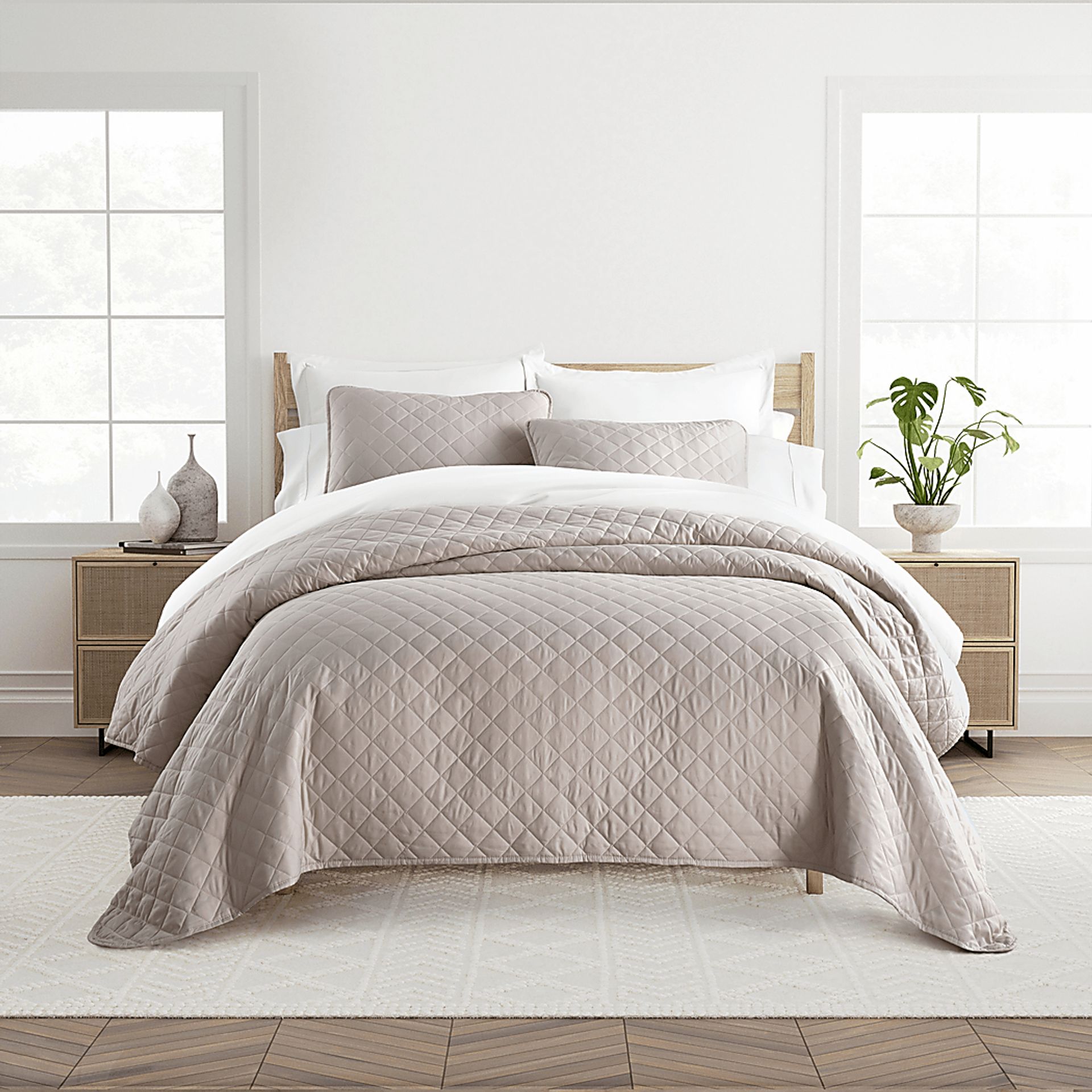 Lulldale Brown 3 Pc King Quilt Set - Image 1