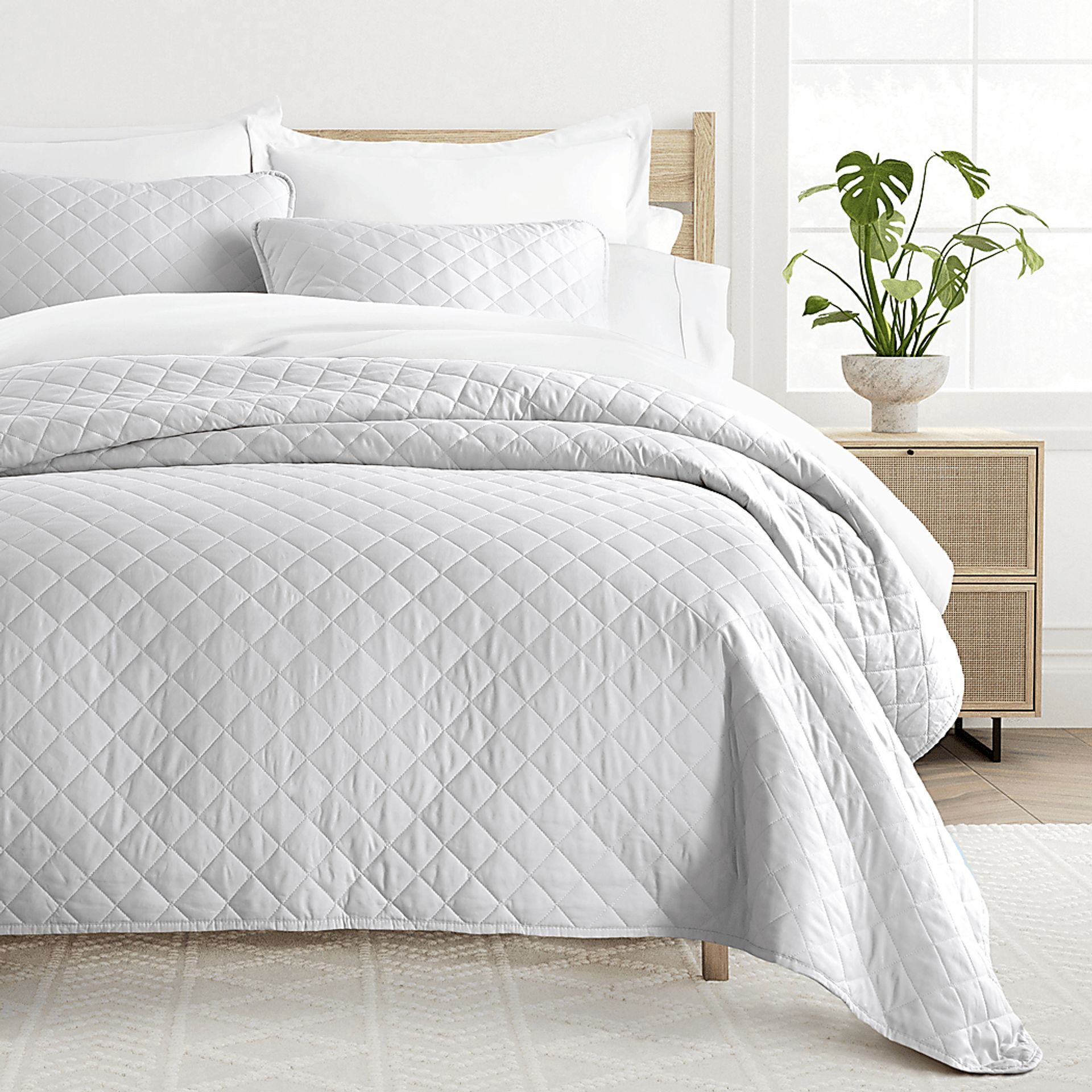 Lulldale Gray 3 Pc Queen Quilt Set - Image 3