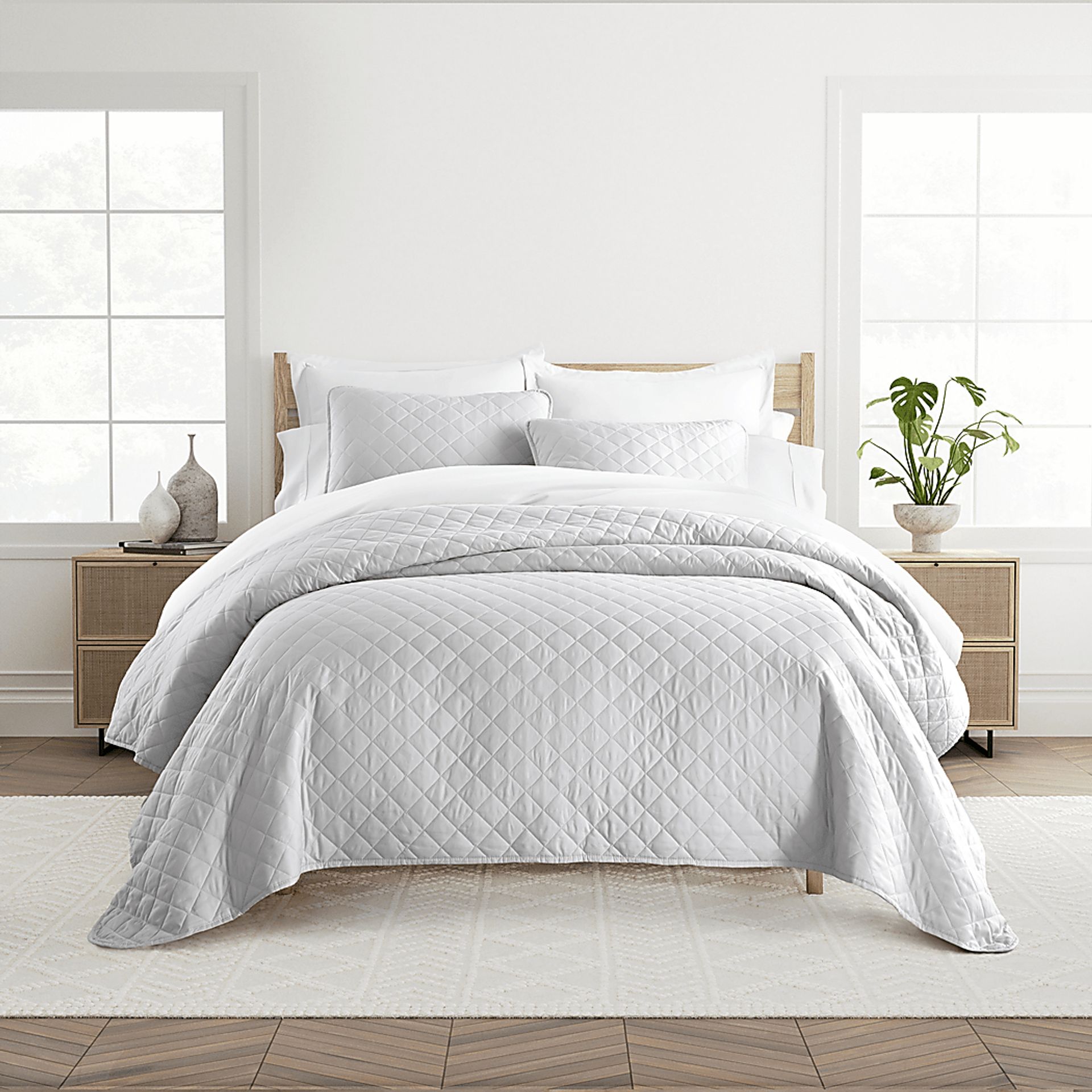 Lulldale Gray 3 Pc Queen Quilt Set - Image 1