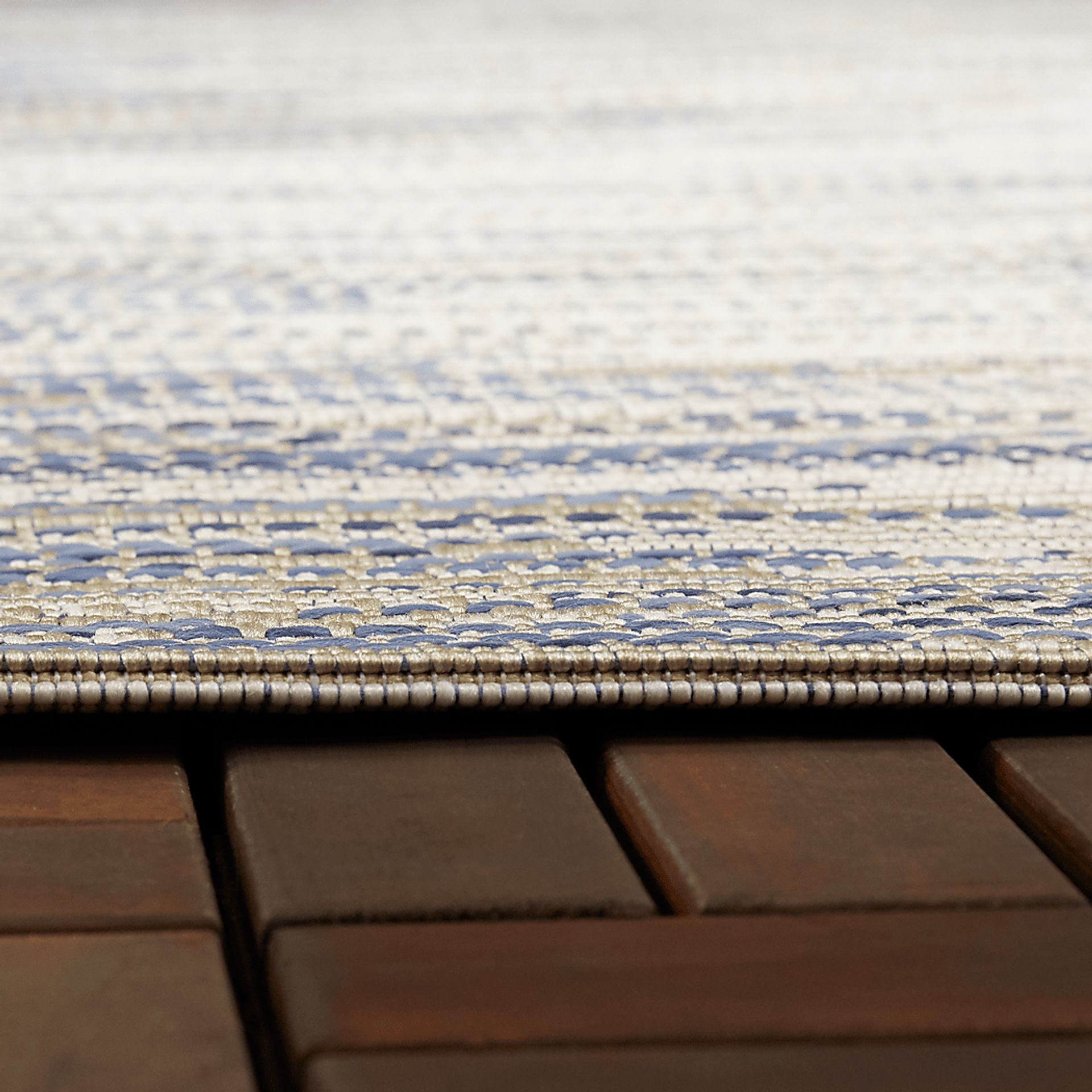Lumiere Chambray 5'3 x 7' Indoor/Outdoor Rug - Image 5