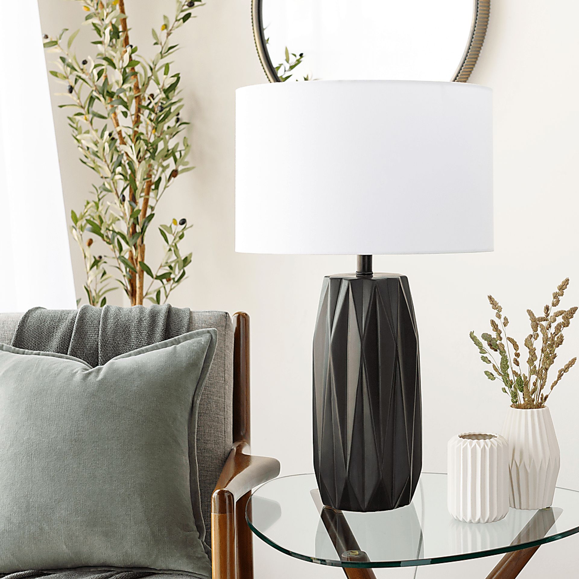Lynfield Isle Black Lamp - Image 2