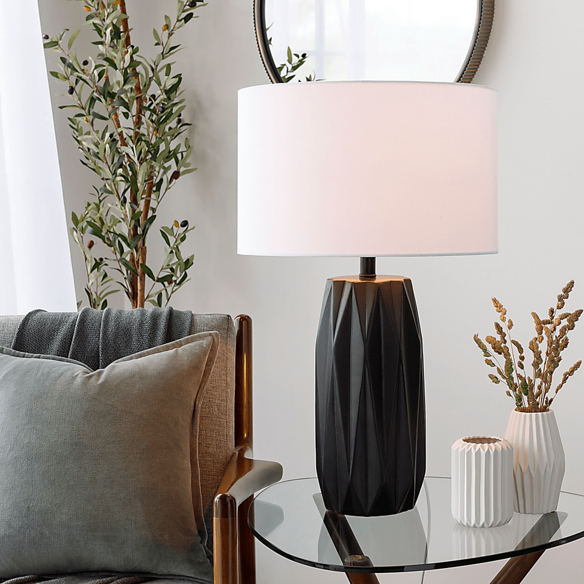 Lynfield Isle Black Lamp - Image 3