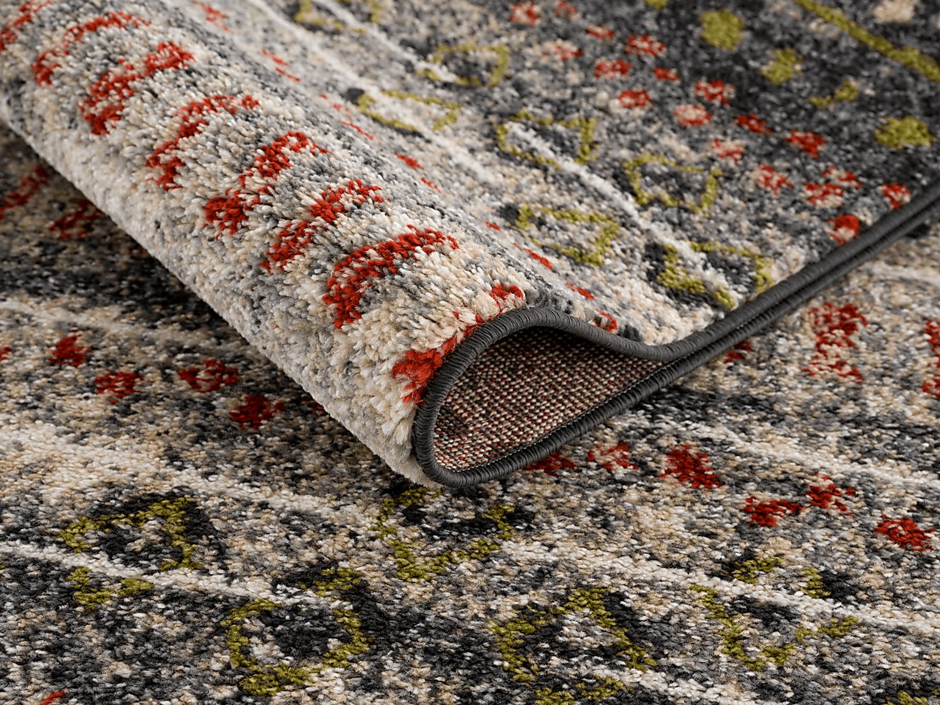 Lynrose Gray 5' x 7' Rug - Image 3