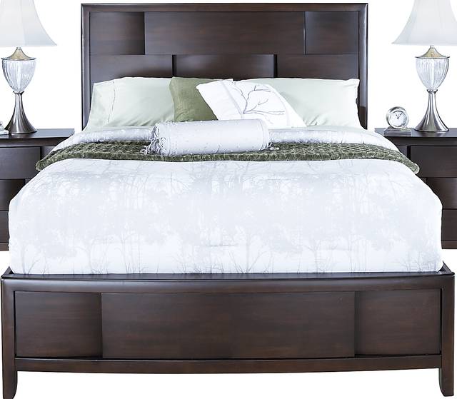 Lynwood Chestnut 3 Pc Queen Bed - Thumbnail - Image 1