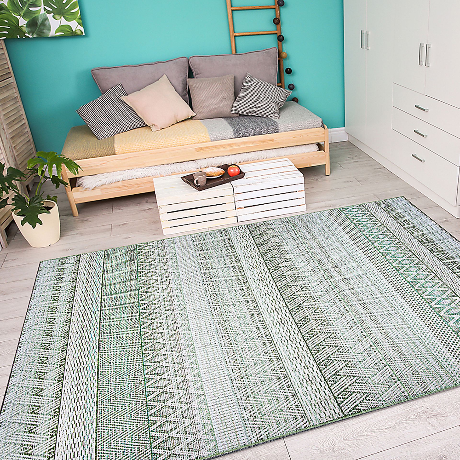 Mabella Green 5'3 x 7'6 Indoor/Outdoor Rug - Image 4