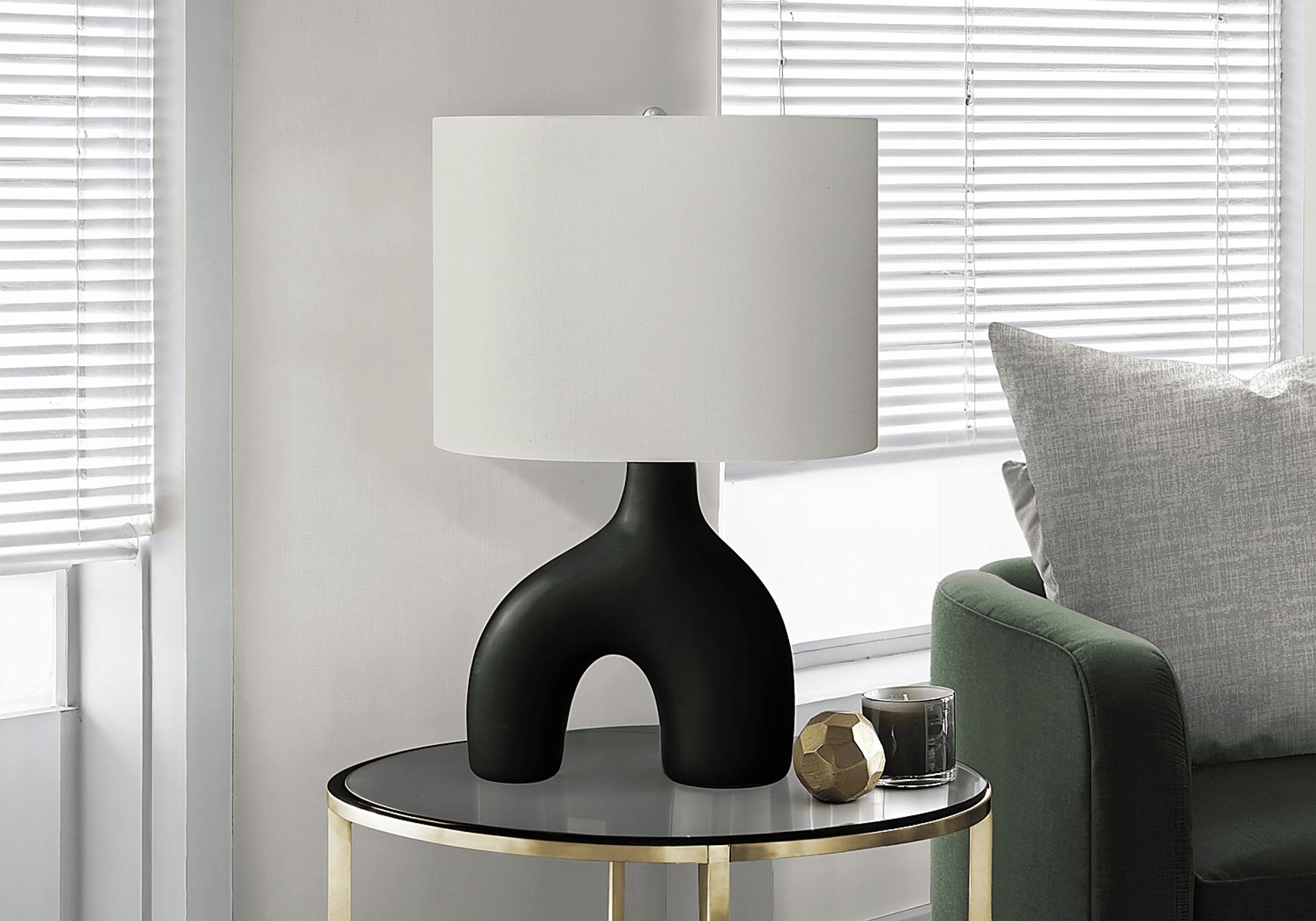 Madola Island Black Lamp - Image 3