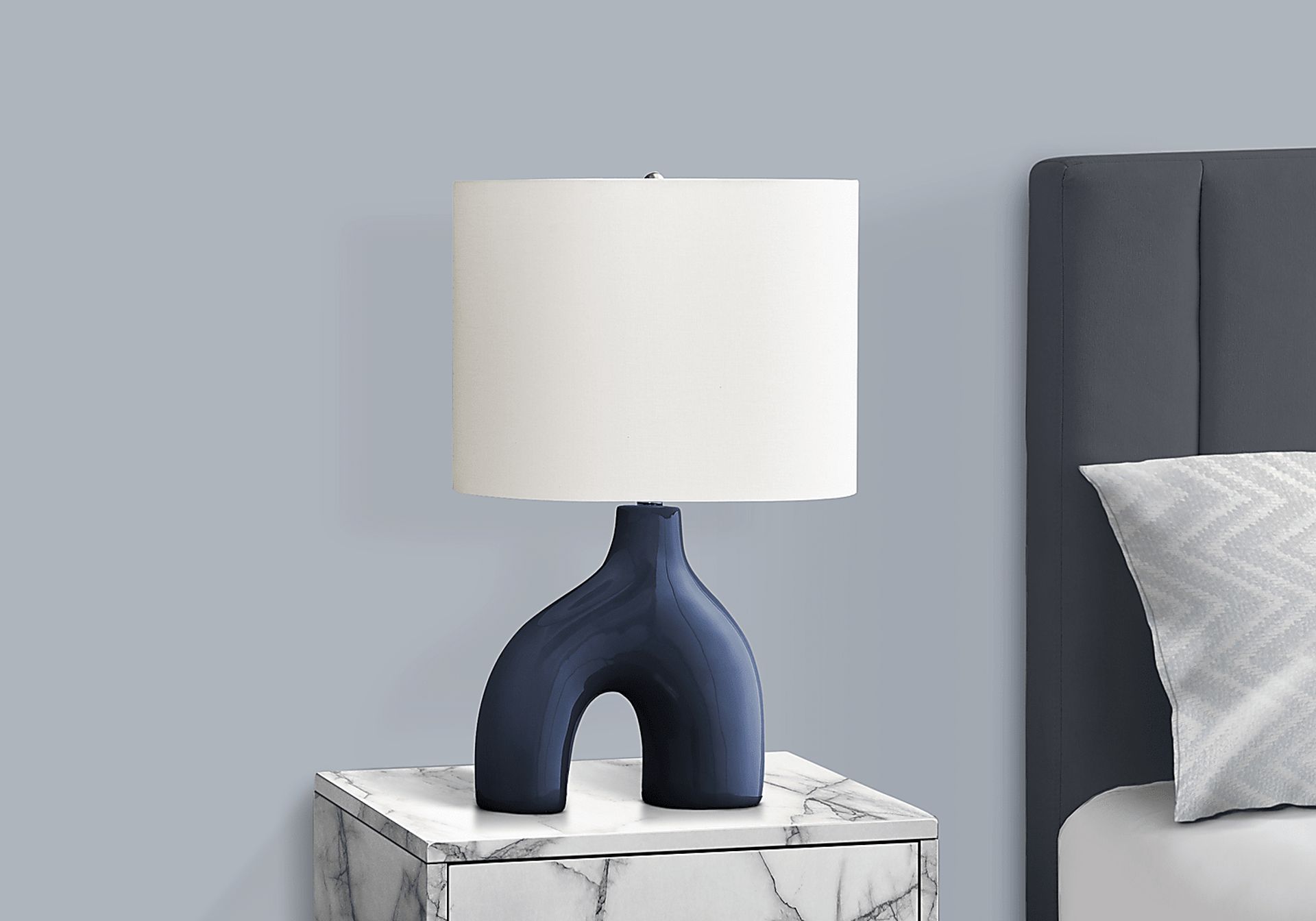 Madola Island Navy Lamp - Image 3