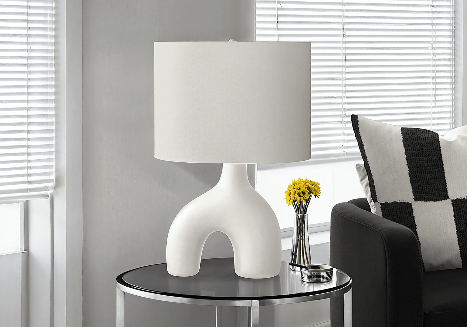 Madola Island White Lamp - Image 2