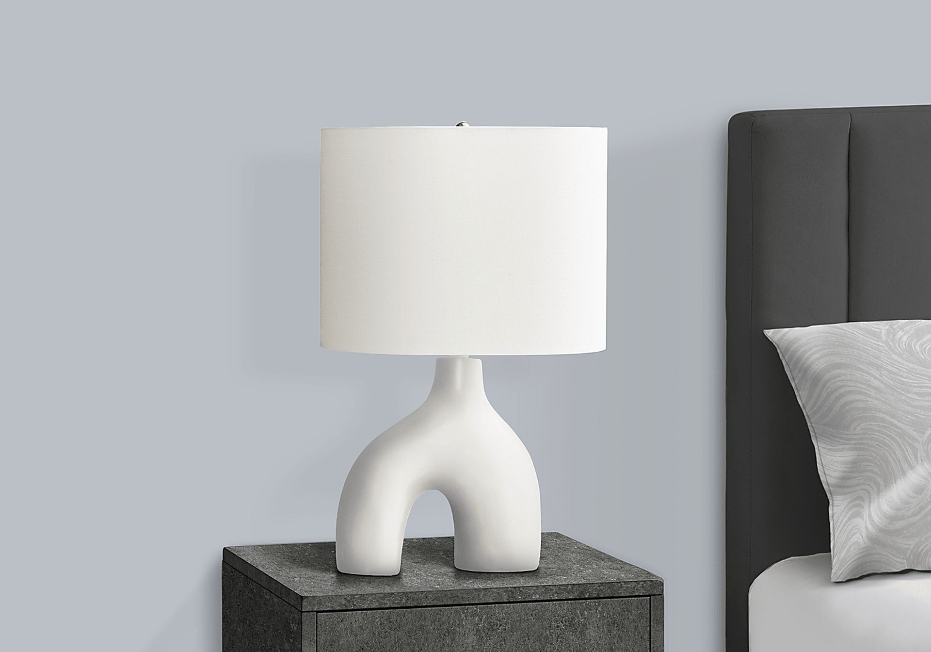 Madola Island White Lamp - Image 3