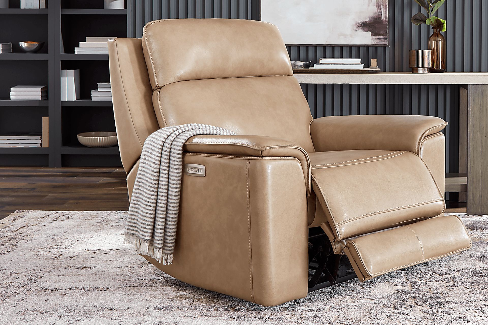 Magellan Sand Leather Dual Power Recliner - Image 4