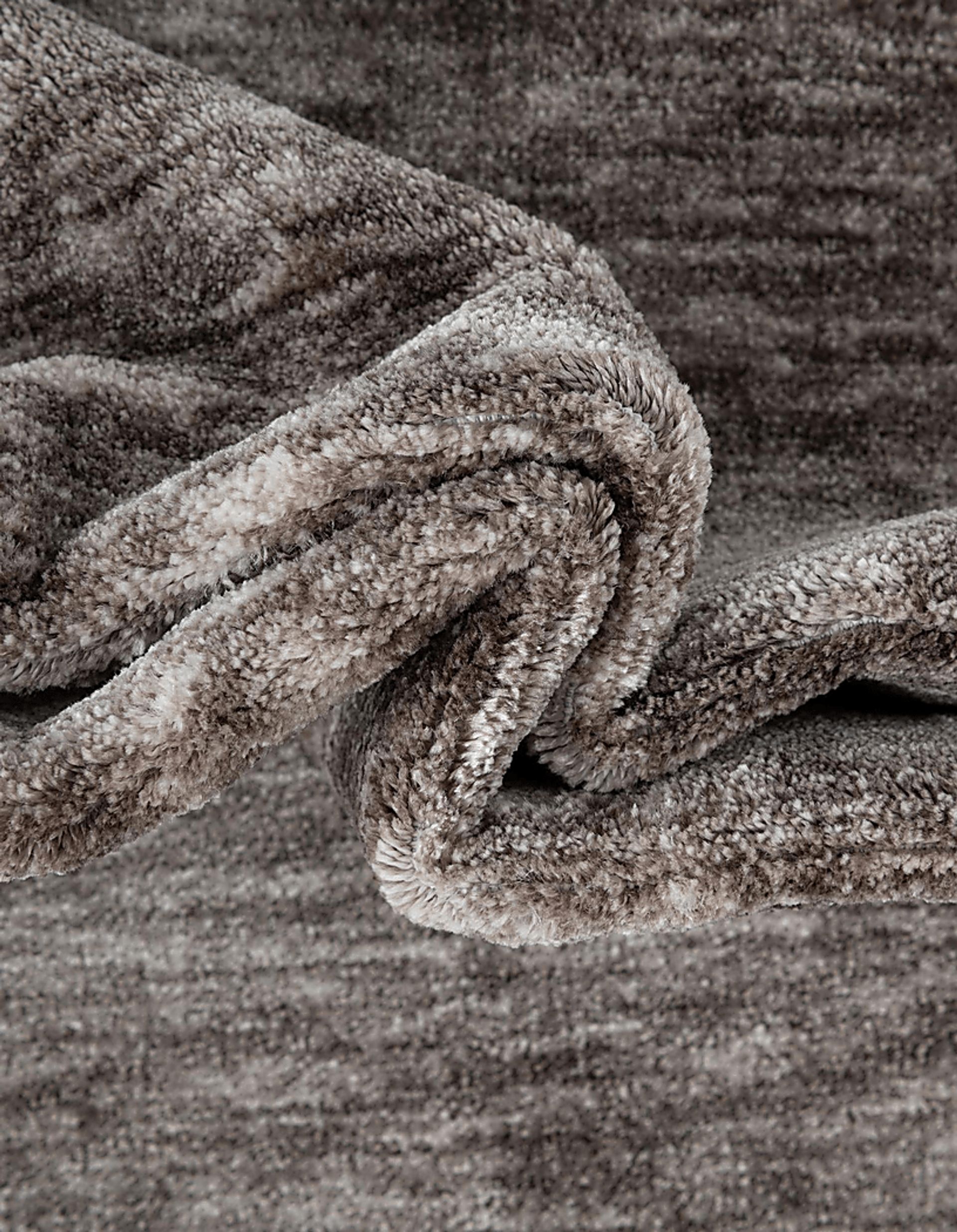 Mahbub Brown 5'3 x 8 Rug - Image 4