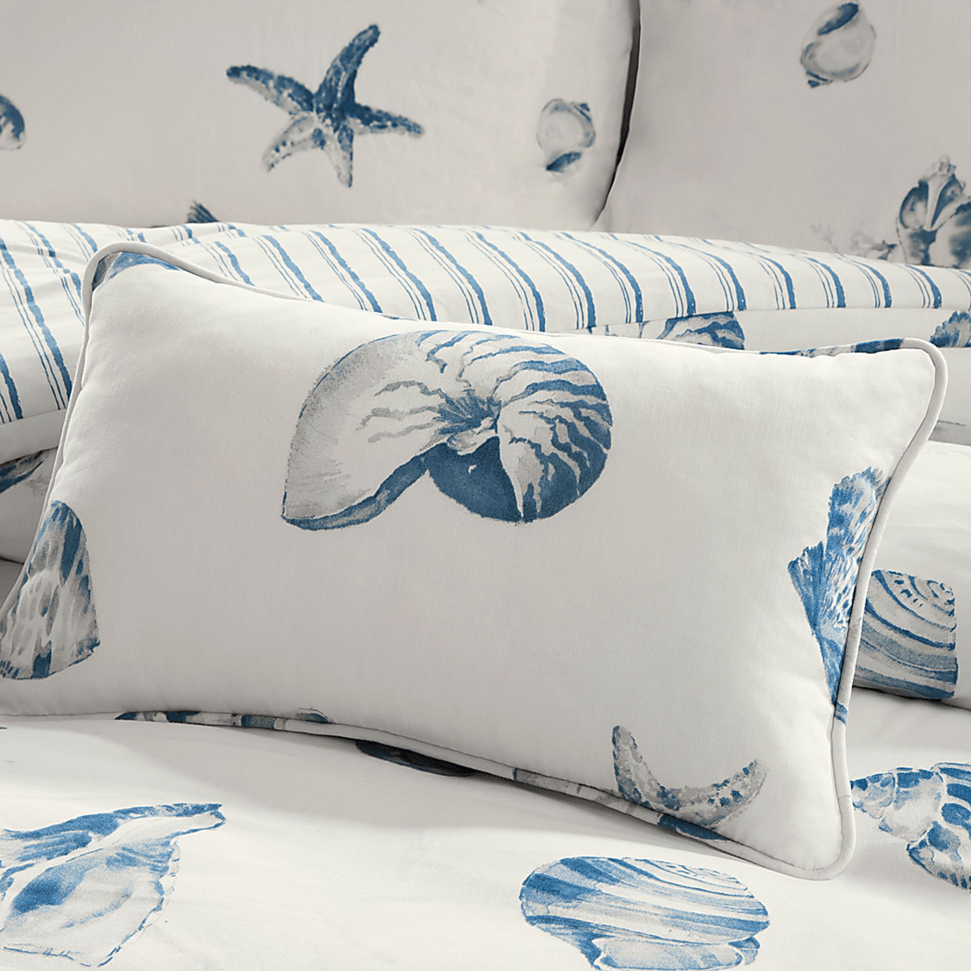 Mahier White Blue Accent Pillow - Image 2