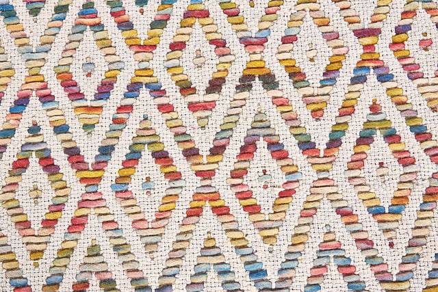 Mai Beige 3'6 x 5'6 Rug - Thumbnail - Image 3