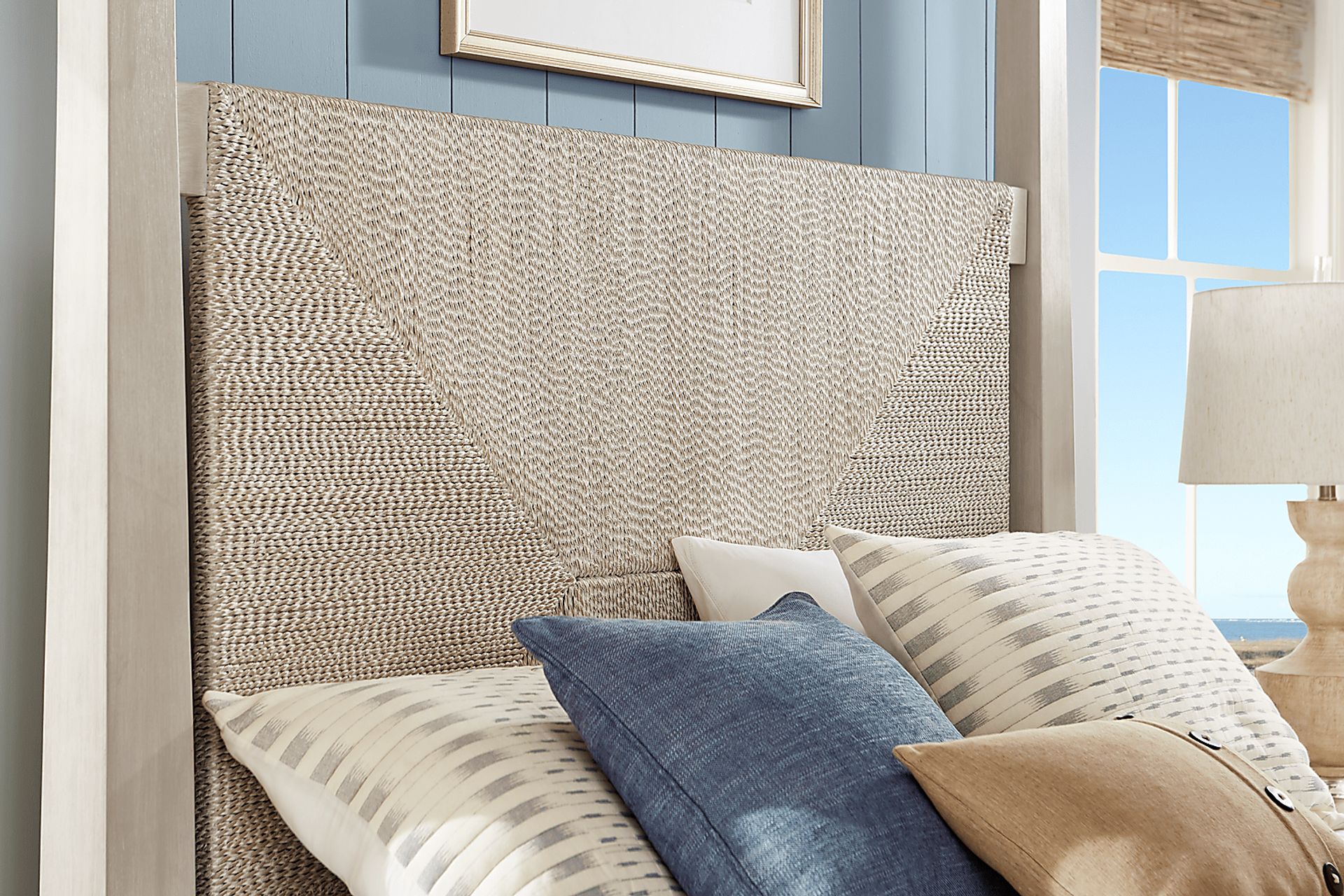 Maldive White 5 Pc King Poster Bedroom - Image 3