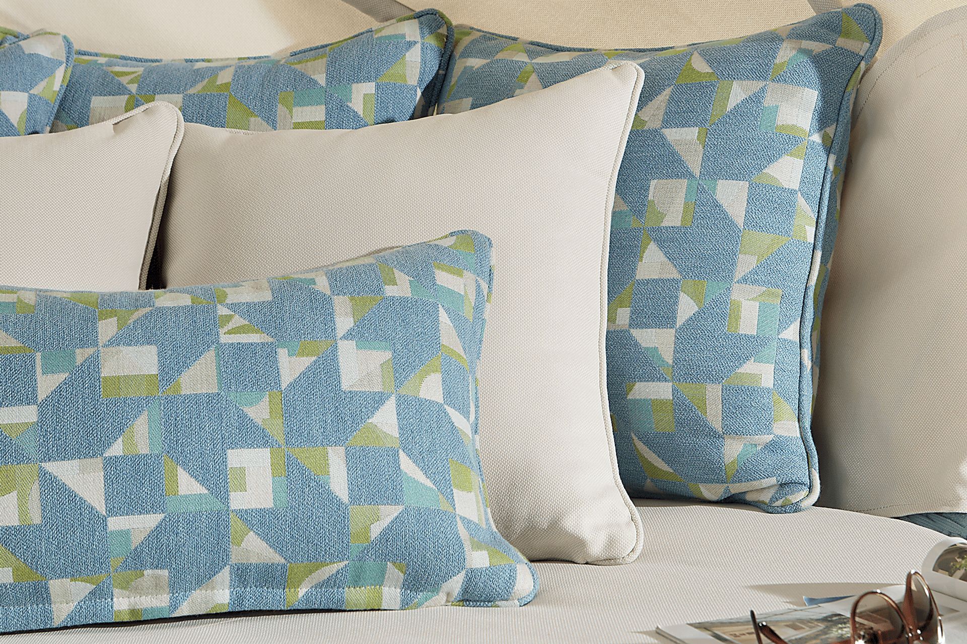 Malibu Gray Outdoor Daybed - Image 7