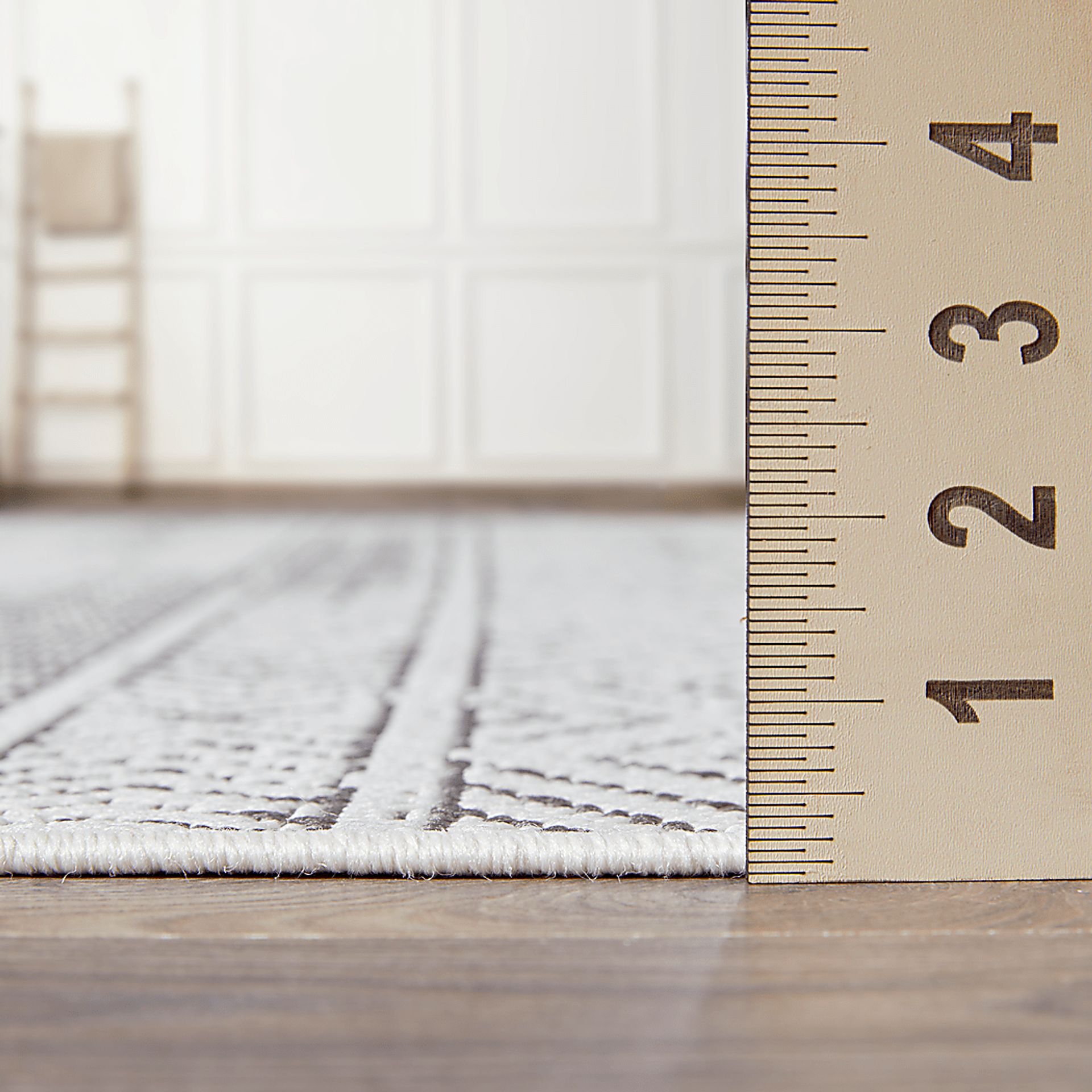 Manar Gray 5'3 x 7'3 Indoor/Outdoor Rug - Image 5