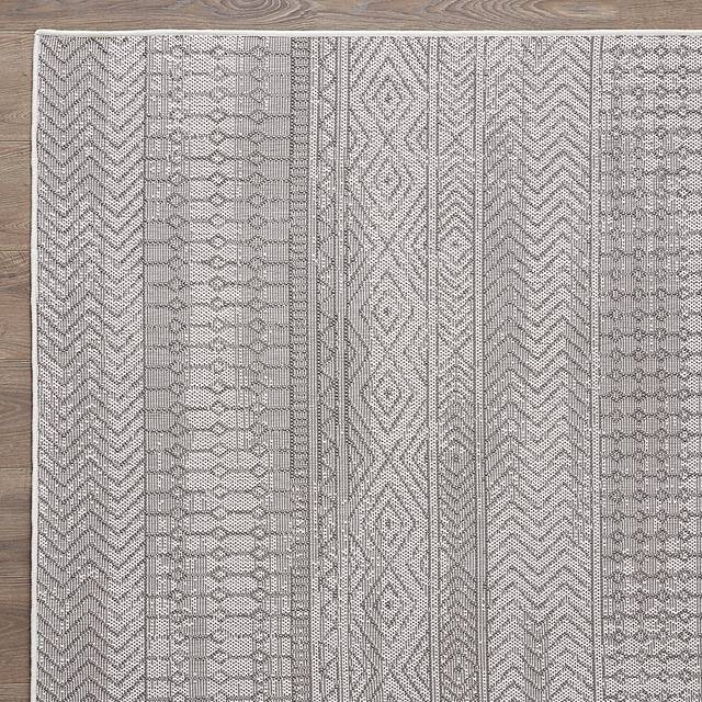 Manar Gray 5'3 x 7'3 Indoor/Outdoor Rug - Thumbnail - Image 6