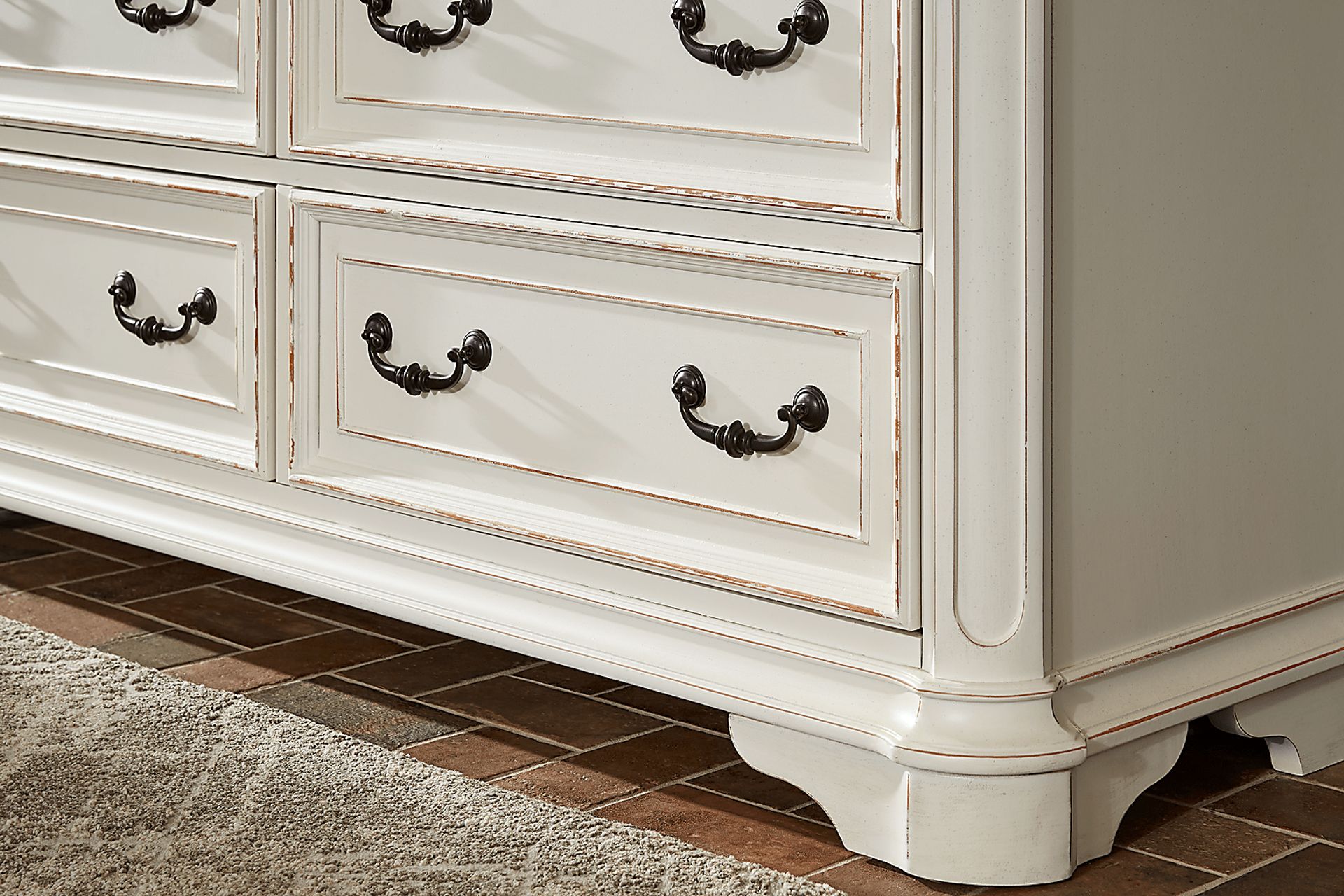 Marien Park White Dresser - Image 3