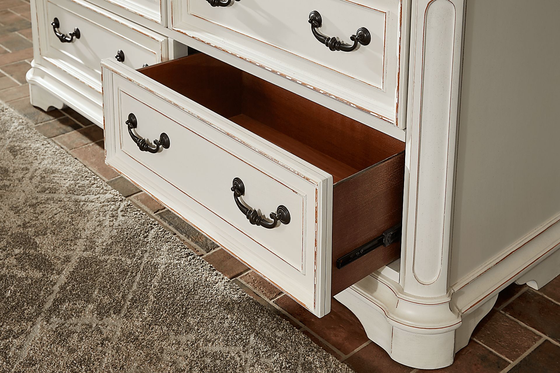 Marien Park White Dresser - Image 4