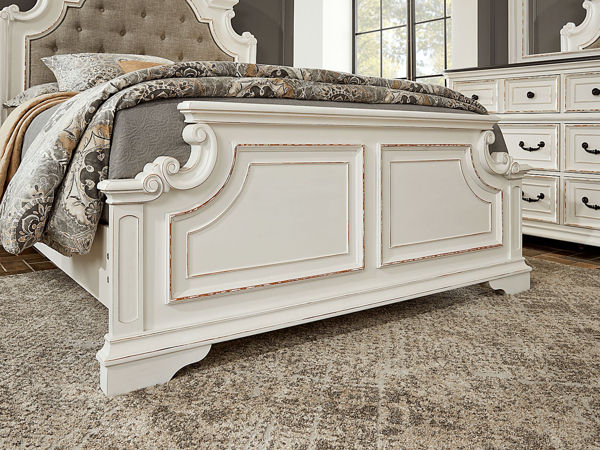 Marien Park White 5 Pc King Upholstered Bedroom - Image 4