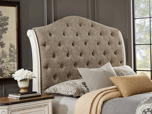 Marien Park White 7 Pc Queen Sleigh Bedroom - Thumbnail - Image 4