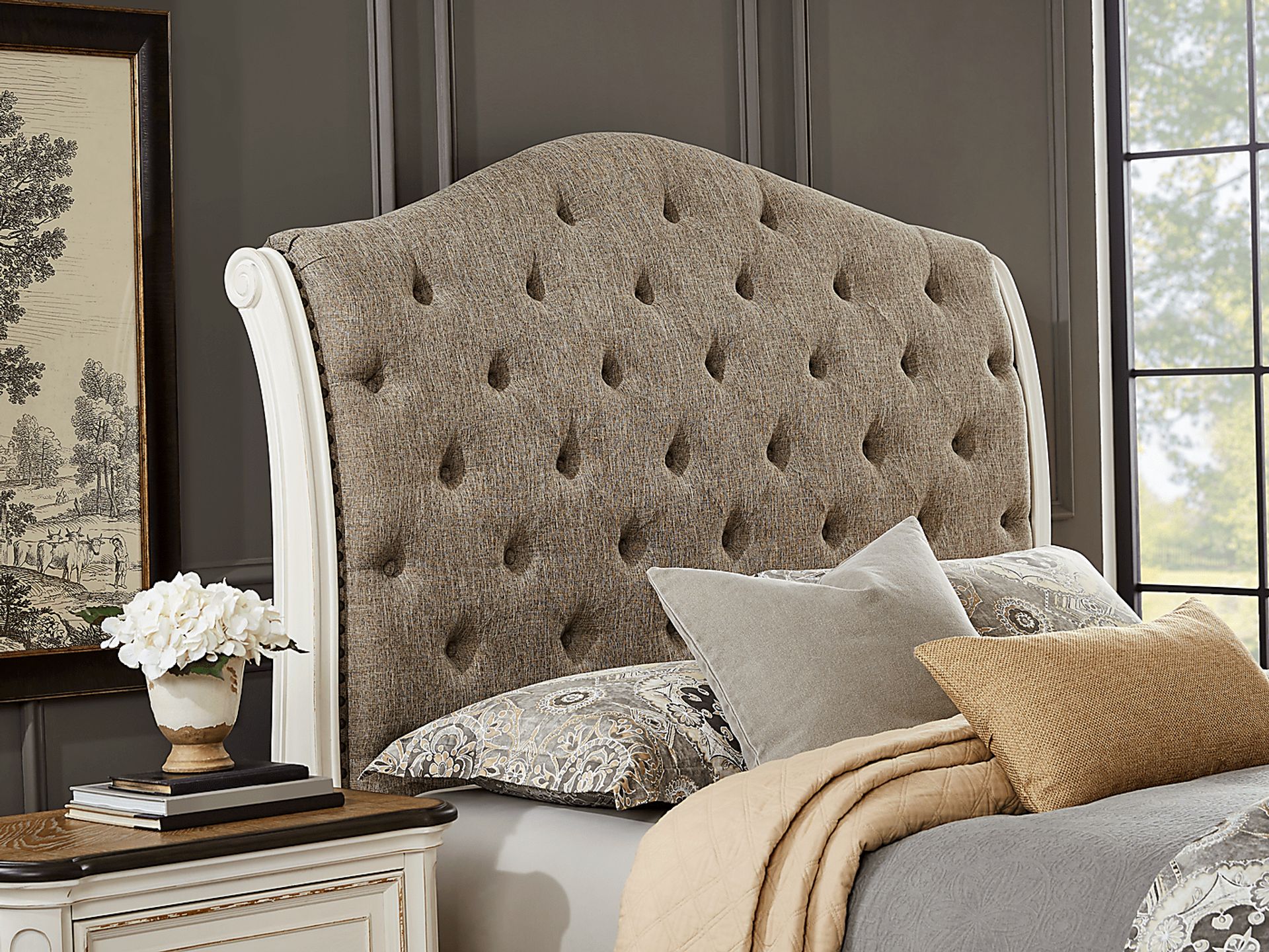 Marien Park White 7 Pc Queen Sleigh Bedroom - Image 4