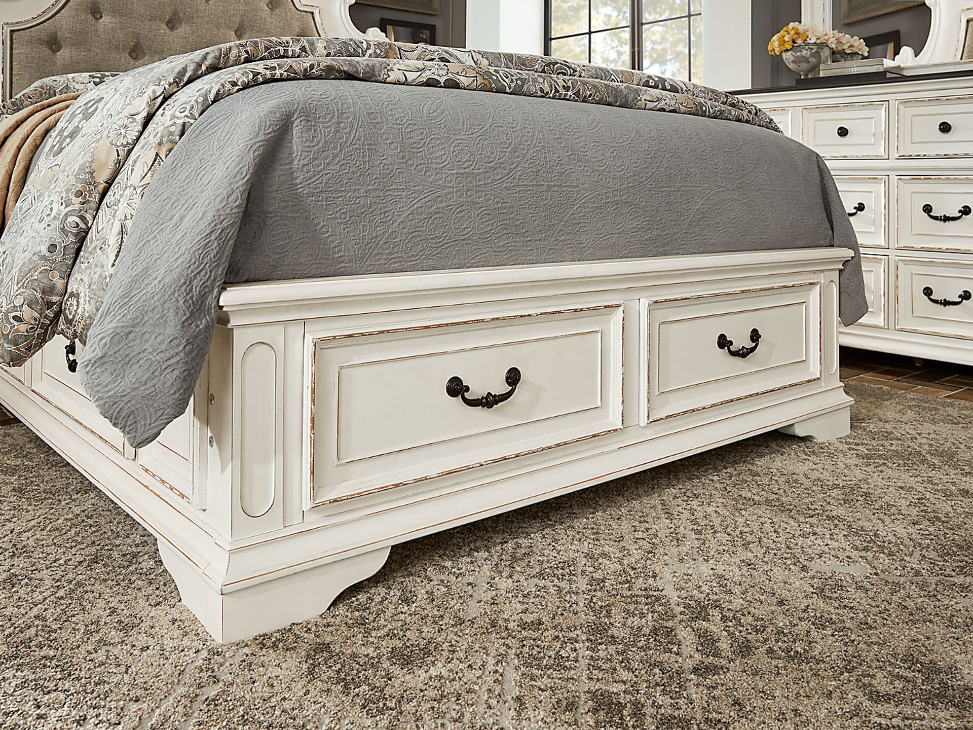 Marien Park White 5 Pc Queen Storage Bedroom - Image 4