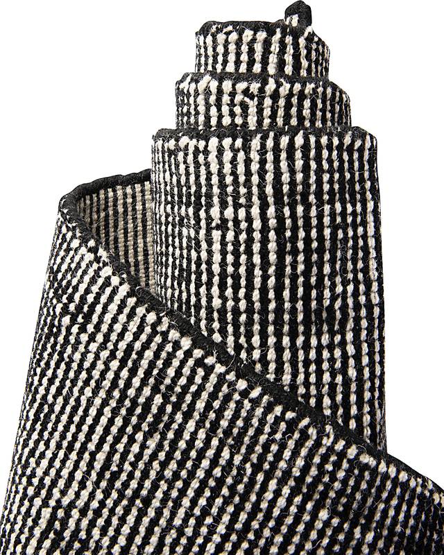 Marmot Black 5'1 x 8' Rug - Thumbnail - Image 4