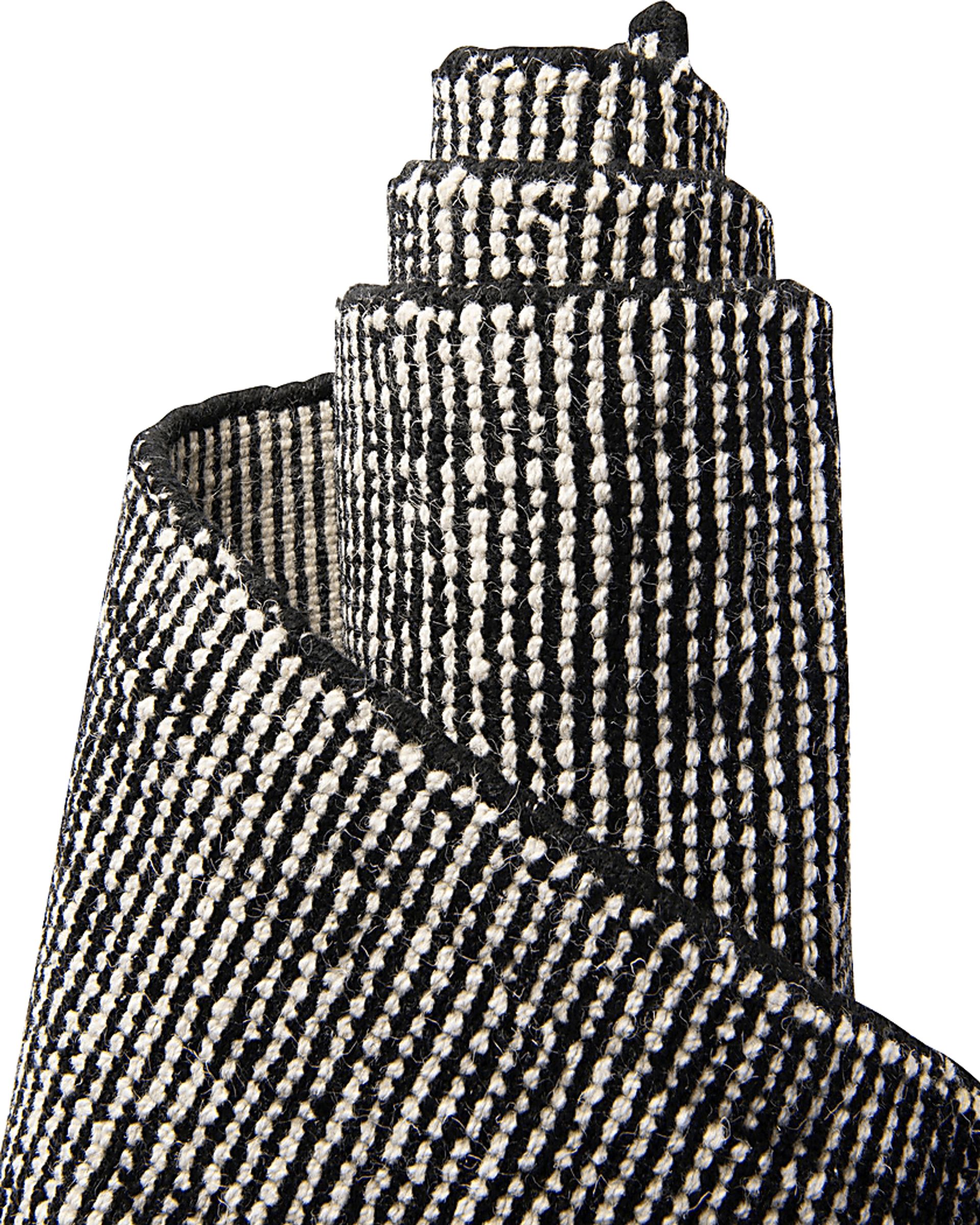 Marmot Black 5'1 x 8' Rug - Image 4