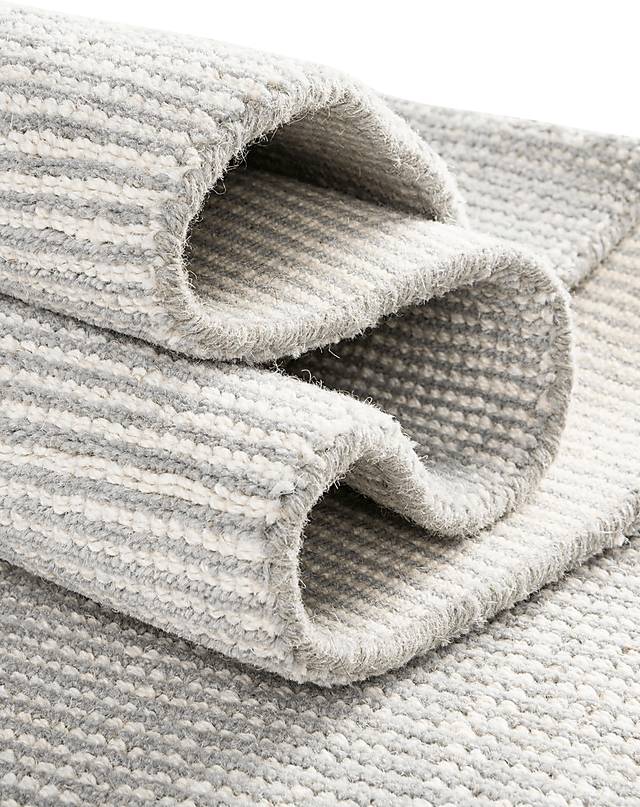Marmot Light Gray 5'1 x 8' Rug - Thumbnail - Image 3