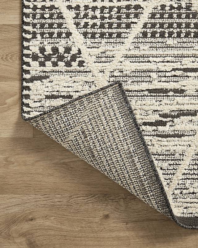 Marsa Black 5'3 x 7'6 Rug - Thumbnail - Image 5