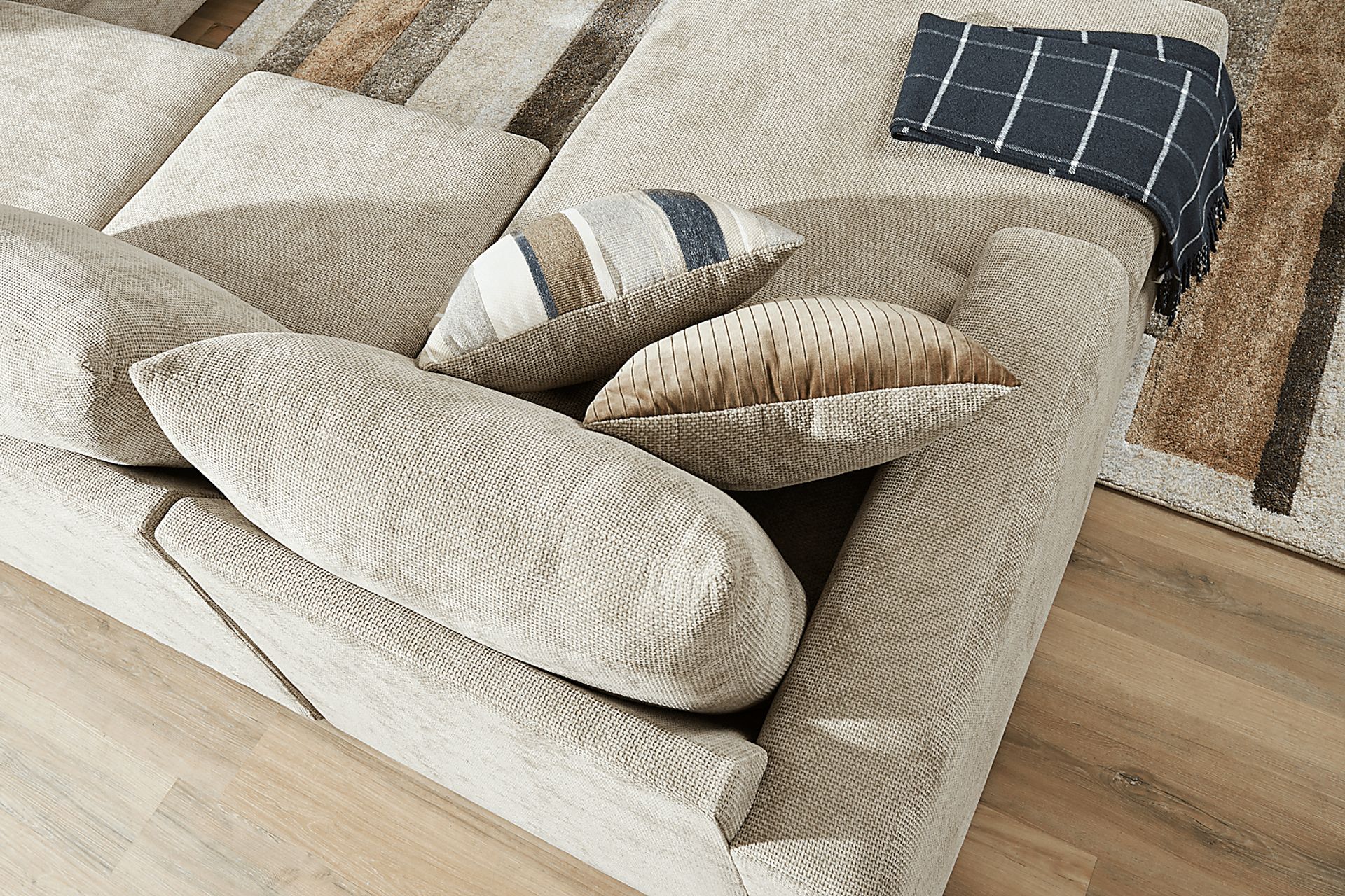 Martin Brown 5 Pc Sectional Living Room - Image 7