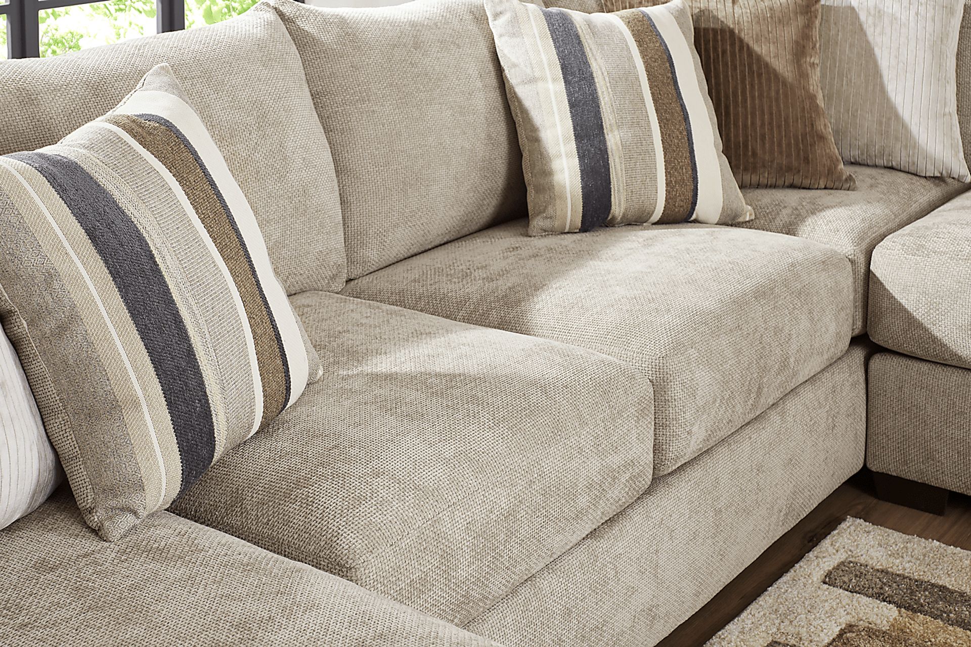 Martin Brown 3 Pc Sectional - Image 8